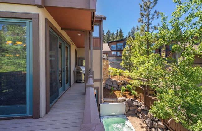 Lux Townhome Next to Village by Sierra Getaways - Photo 19