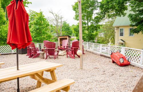 Cottage 11 - Double Queen Beds plus Child Loft w 2 Twins Private Bath & Kitchenette Pets Allowed Fee applies - Photo 29