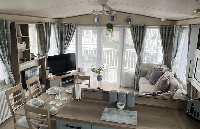 2 Bed Caravan - Sleeps 6 - Parking - Pets - Photo 13