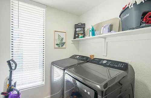 Family Getaway Near Grayhawk Golf , Parking - N244 - Foto 14