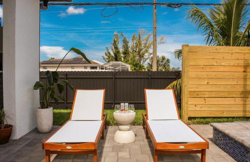 Luxurious Waterfront Home with Heated Pool and Jacuzzi - Foto 49