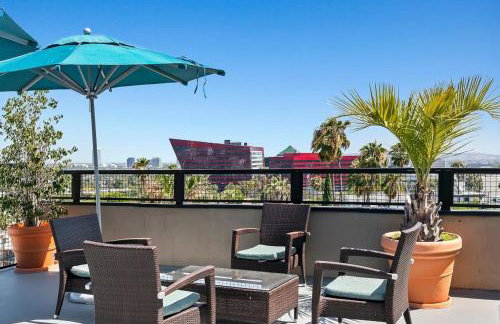 Skyline Escape 1-Bedroom with Balcony and Roof-Top Pool - Foto 18