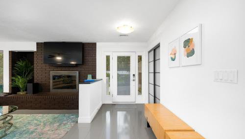 UF SUNSHINE HOUSE - Patio & BBQ - Chef Kitchen - EV Car Station - Upscale Neighborhood! - Foto 4