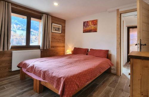 Private terrace, cosy appartement, ideal couple, bbq,relax, welcome, near La Clusaz, Grand Bornand, Annecy and lake, many sports and entertainment activities summer and winter - Foto 12
