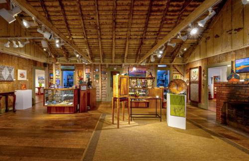 Ola'a House by Volcano Heritage Cottages - Photo 15