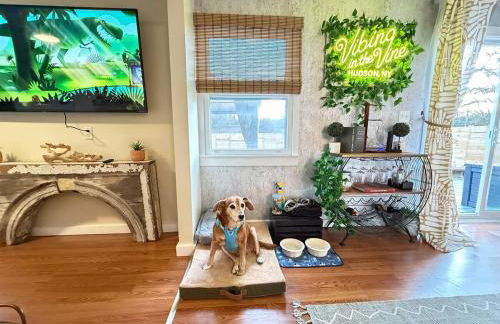 Vibing Hudson Retreat Pet-Friendly w Hot Tub - Foto 26