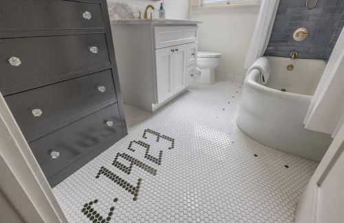 2 bed, 2 bath, historic beauty, walk downtown - Foto 44