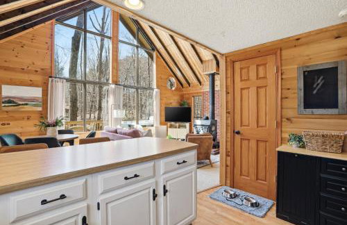 Dog-Friendly A-Frame with Hot Tub and Firepit - Foto 45