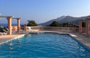 Panoramic Sea View Villa in private residence with pool - Photo 52