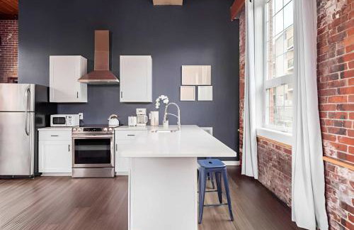 Jennifer's Historic Riverfront Loft City Views - Foto 9