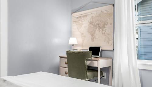 Spacious 4BR Home by Dtown Royal Oak - Photo 3