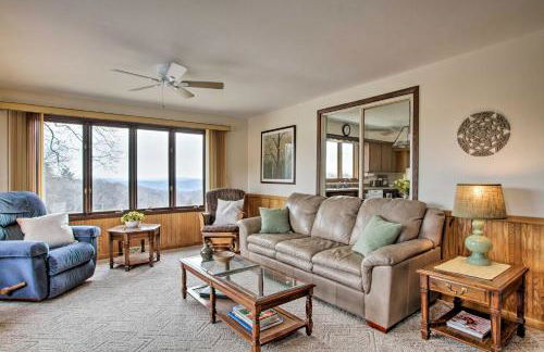 Wisconsin River Valley Farmhouse Fire Pit and View - Foto 8