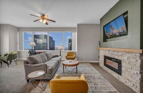 Luxury 21st Floor Penthouse | Great Downtown VIEWS - Photo 9