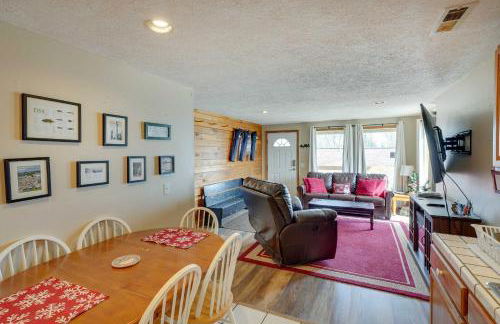 Snowed Inn Cozy Winterplace Ski-InandSki-Out Cabin - Foto 6