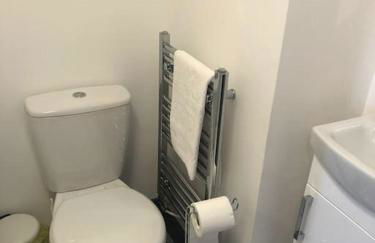 Newly refurbished studio, great location 8 studios - Photo 15