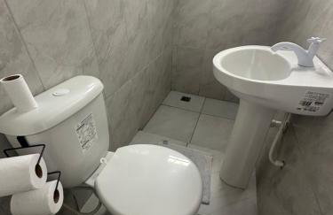 NOVO Ap Econômico em Paranaguá Completo com WiFi e Estacionamento Rotativo - Foto 3