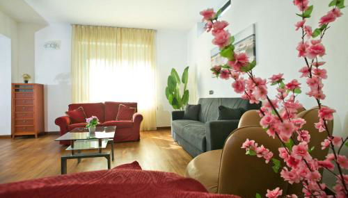 LA'DELI - Como - grande appartamento con parcheggio, nefltix, giardino, terrazzo - Foto 2