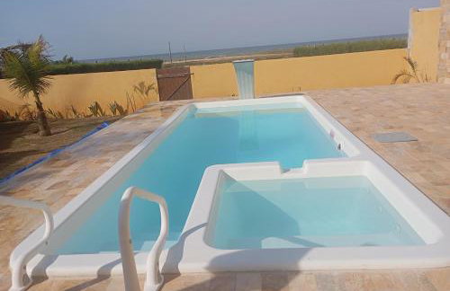 Cabo Frio, Piscina de frente pro Mar, Pé na areia - Foto 11