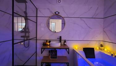 Fully renovated Chalet privatif suite romantique love balneo - Foto 2, Shower