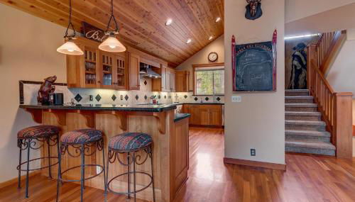 High Country Lodge by Tahoe Getaways - Tahoe Donner 4BR w Hot Tub, Air Conditioning, EV, HOA, Shuffleboard and Horse Shoe Pit - Foto 3