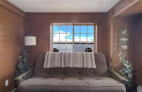 1BR Fife Lake Haven with Fire Pit & Hot Tub - Foto 20