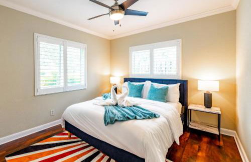 Colorful Home - Pool - Game Room - Basketball Court - BBQ & More - Photo 13