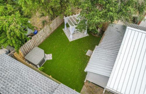 Coco's Cozy Cabana - Hot Tub Walk to Downtown - Foto 31