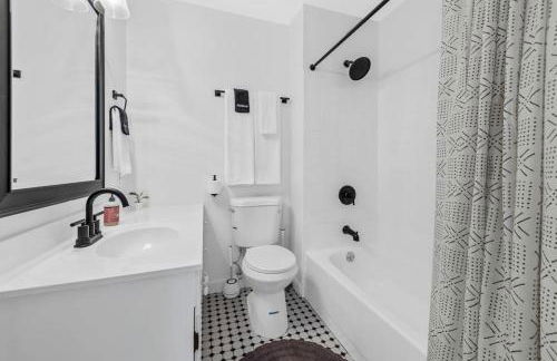 Classic 7BR CWE Home 3rd Floor Suite ABODEbucks - Foto 29