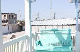 Beach Getaway at 2 Pelicans Walk to the Water - Foto 41