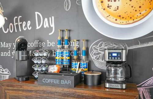 Sleeps 12 - Hot Tub - Pool - Game Room & Fire Pit! - Foto 66