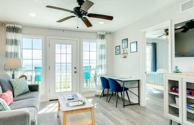Seaside and Breezy Condo at the Victorian - Foto 10