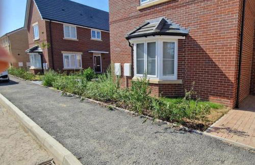 Peterborough - House - Sleeps 8 - Parking - Garden - Foto 11