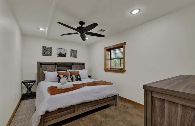 Oakridge Ranch: Pool + Hot-tub, Pickleball Court, Whiskey & Wine Room - Foto 5