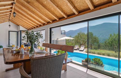 Villa Pasika with private 31m2 pool, summer kitchen with BBQ, 4 bedrooms - Photo 7