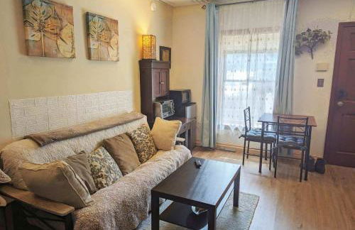 Uptown area, Cozy king Suite, quiet and private, free parking, walk to restaurants - Foto 1