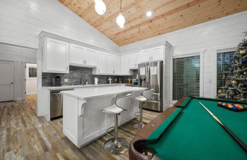 Diamond Cabin w/ jet shower & secluded back deck! - Foto 3