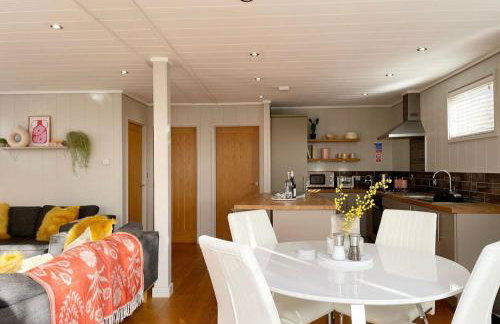 The Sleights, Strawberryfield Park - Hot Tub - Free WiFi & Parking - Pets Allowed 2 - Photo 7