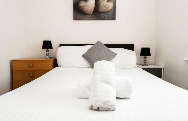 2 Bedroom Apartment Warrington - Photo 2