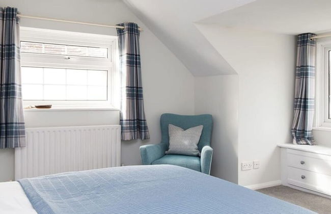 Coastal Retreat for 8 With Hot Tub - Walk to Beach - Foto 34