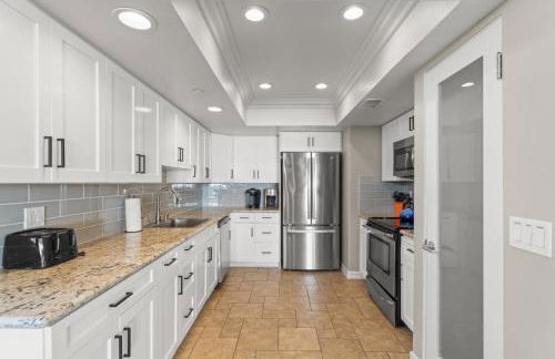 Hawaiian Style Beachfront on Beach Road - Foto 28