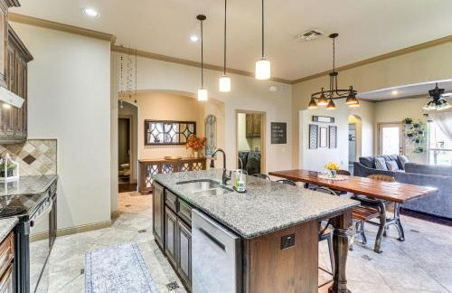 Pool and Hot Tub! Dog-Friendly AwaySis in SE Austin - Foto 11