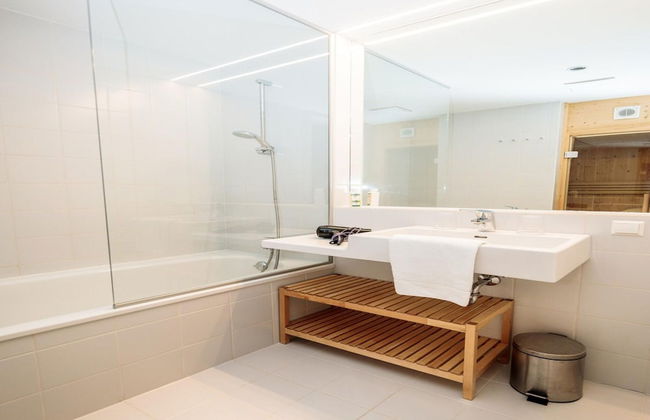 Lush Apartment With Private Sauna - Photo 12