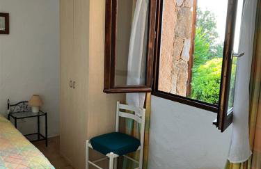 Villa A Scopa à Lumio en Corse avec piscine chauffée, vue mer panoramique, climatisation, jardin arboré de 3000m2, 10 pers, 5 Chb, 4 Sdb - Foto 16