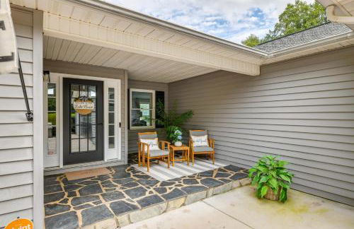 Lakefront Sherrills Ford Haven with Boat Dock! - Foto 25