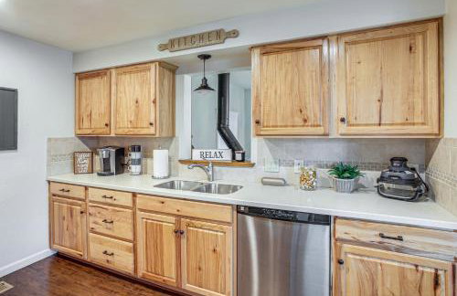 3 Mi to Coeur dAlene Lake! Cozy Mtn-Town Getaway - Foto 5