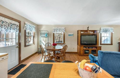 Cozy Bungalow Just Minutes from Mystic, Westerly Beaches, Boating and Casinos! bungalow - Foto 20