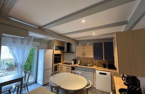 Maison chez Léa - grand gîte familial calme parking terrasse - Foto 9