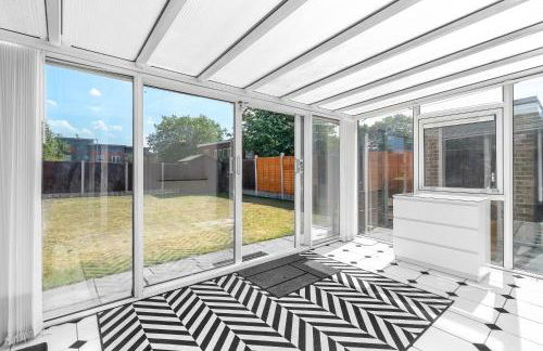 Modern 4 bedroom home ideal for Contractors, Groups and families ,FREE parking for multiple vehicle's - Foto 11