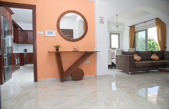 Stunning new Beach Front Villa,1st Line to the Beach, Large Pool, Wonderful Area - Foto 15