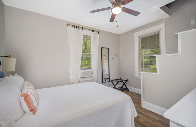 Cozy Cottage In The Heart Of Hyde Park 1 Bedroom Home by RedAwning - Photo 3